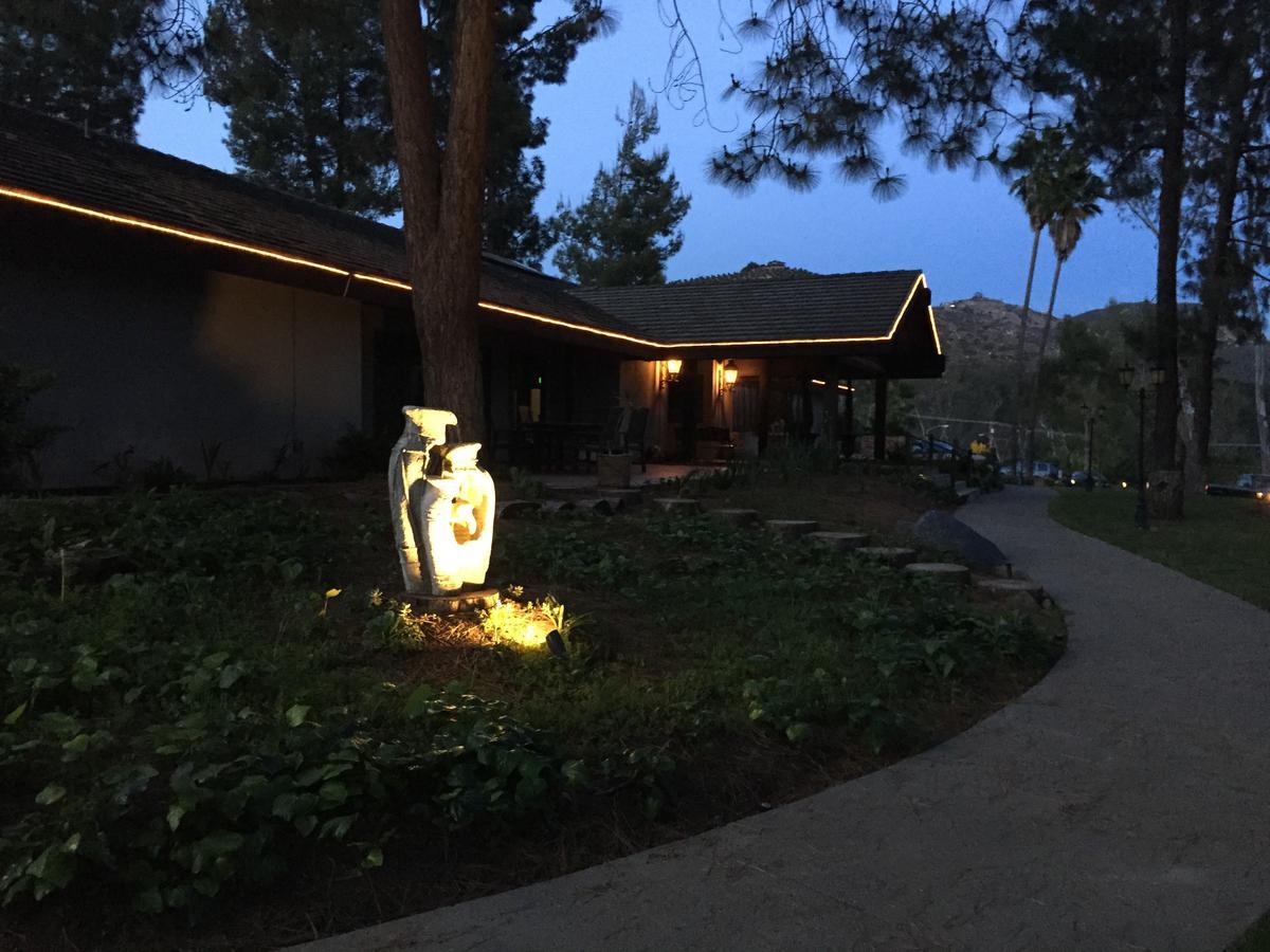 Tuscany Hills Retreat Escondido Exterior photo